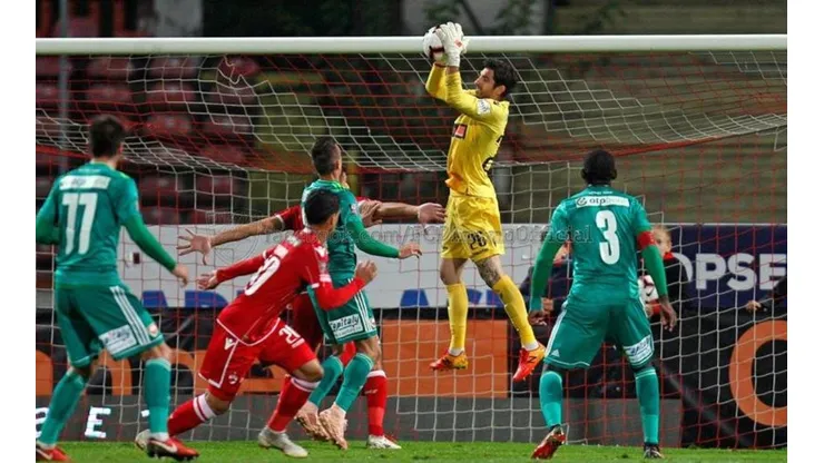 Penedo fue factor clave para el arco imbatido del Dinamo en el empate en casa