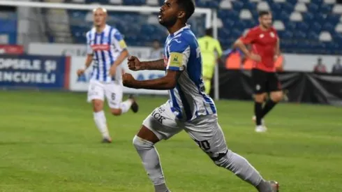 El volante costarricense eclipsó a los dirigentes del Estrella Roja con su actuación