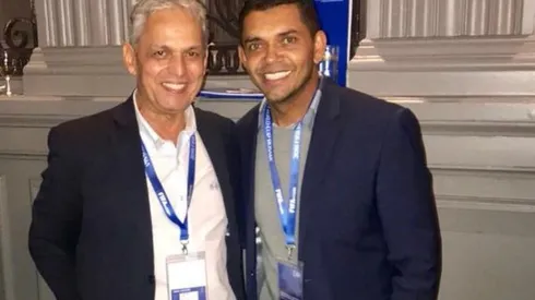 Guevara posó junto a su "mentor", el colombiano Reinaldo Rueda, quien lo dirigió en Honduras