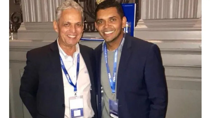Guevara posó junto a su "mentor", el colombiano Reinaldo Rueda, quien lo dirigió en Honduras