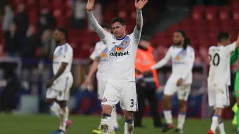 El defensor costarricense ingresó para que ovacionaran al estadounidense Gooch