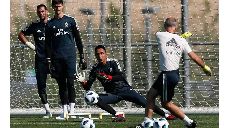El estratega no reveló en la previa al titular para la Champions League