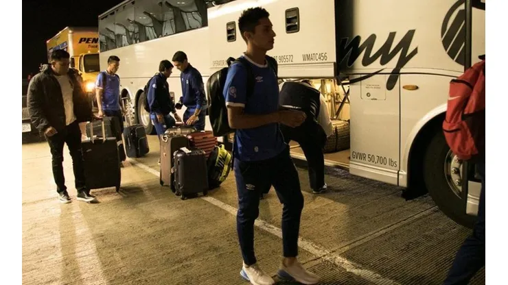 Los salvadoreños llegaron la madrugada del lunes a Estados Unidos