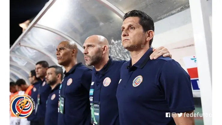 El cuerpo técnico de la selección tricolor sufrió la inesperada baja del central Calvo