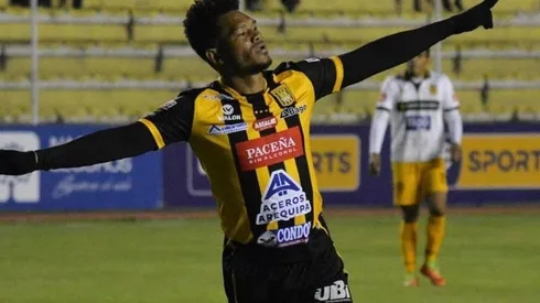 El delantero panameño consiguió su tercer partido en que anota más de un gol en Bolivia