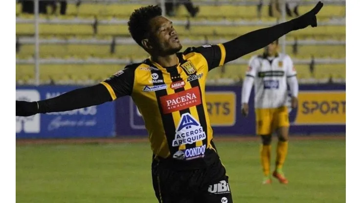El delantero panameño consiguió su tercer partido en que anota más de un gol en Bolivia