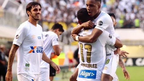 El capitán costarricense lideró una nueva victoria del Santos en el Brasileirao