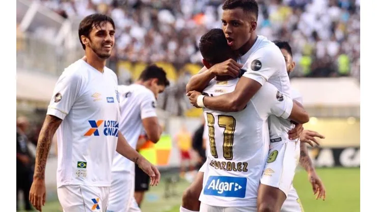 El capitán costarricense lideró una nueva victoria del Santos en el Brasileirao