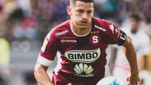El delantero se despidió de Saprissa en la caída 1-0 ante Alajuelense, en el clásico tico