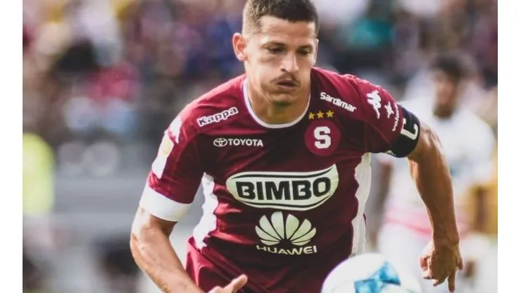 El delantero se despidió de Saprissa en la caída 1-0 ante Alajuelense, en el clásico tico