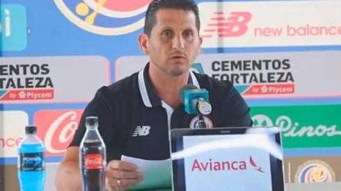 El técnico interino ofreció su primera convocatoria con la tricolor para la gira asiática