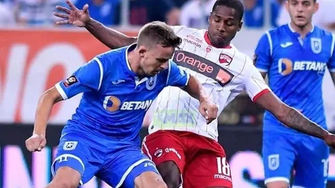 Cooper fue amonestado a los 38 minutos del partido en su estreno en Rumania