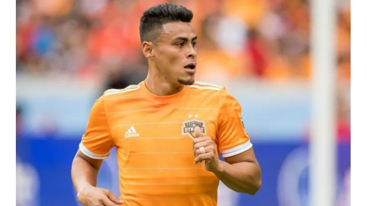 El mediocampista del Houston Dynamo se descargó contra los directivos del Firpo