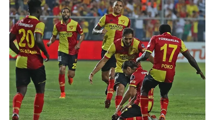 Borges festejó con su compañero el tanto que significó la primera victoria de Göztepe
