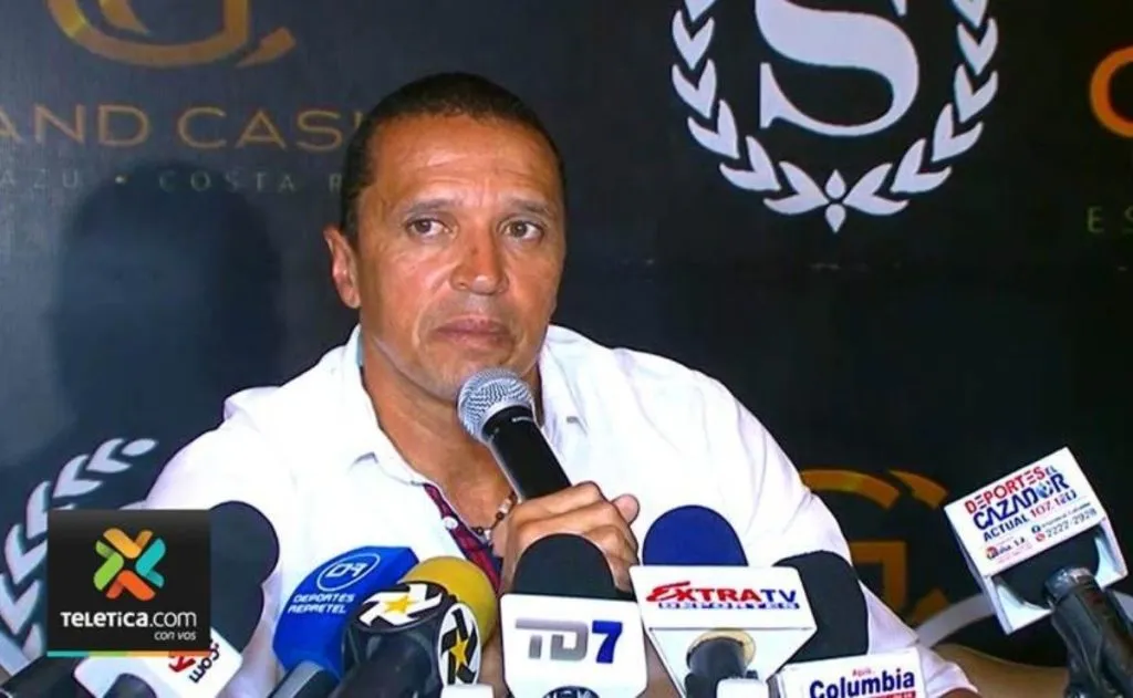 Erick Lonnis le cerró la puerta a Angulo (Teletica).