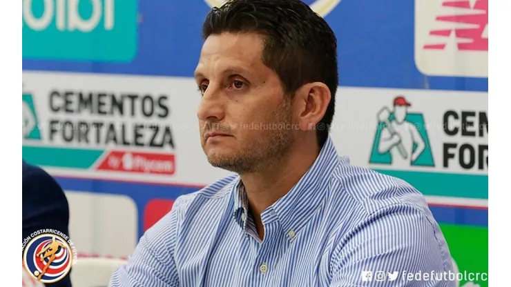 El estratega interino convocará a algunas jóvenes promesas a la gira por Asia