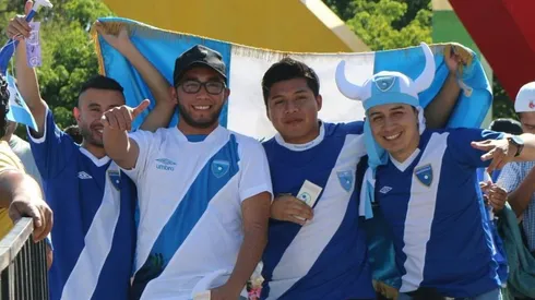 La afición se acercó desde temprano a las tribunas del estadio Doroteo Guamuch Flores