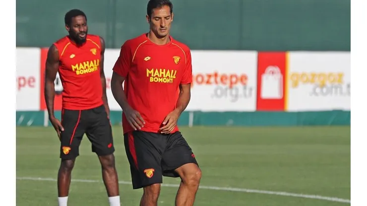 El volante costarricense ya se unió a los entrenamientos del Göztepe para la próxima fecha