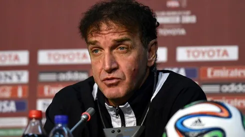 El brasileño ex jugador de Santos será el nuevo director técnico de Ruiz