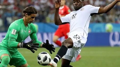 El delantero costarricense espera salir de Londres en este mercado europeo