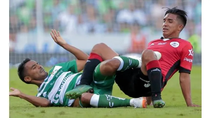 Chirinos debutó con los licántropos en el partido frente a Santos Laguna