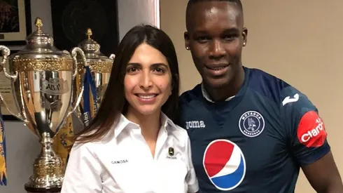 El delantero hondureño renovó contrato por dos años con el Ciclón Azul