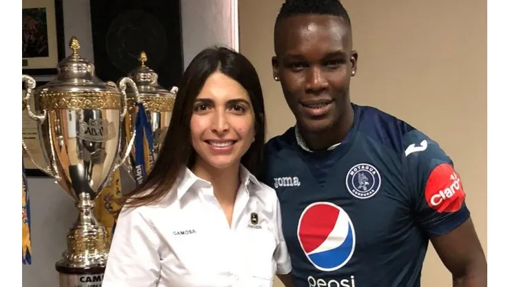 El delantero hondureño renovó contrato por dos años con el Ciclón Azul