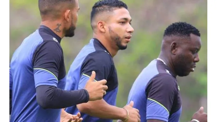 La directiva de Motagua le propuso a Izaguirre entrenar con el club