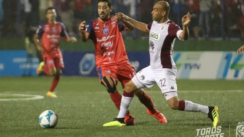 San Carlos se fue con la ventaja al medio tiempo tras goles de Saborío y Gómez