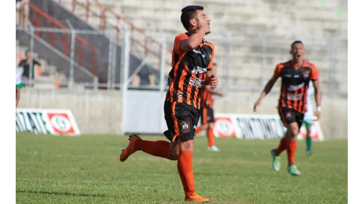 Águila marcó tres veces en la primera parte para encaminar la goleada en el debut