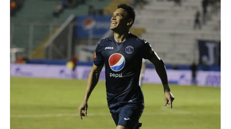 El paraguayo Roberto Moreira se estrenó con un golazo de cabeza para Motagua