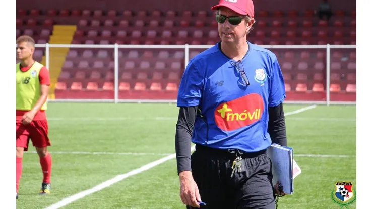 Gary Stempel volverá tras nueve años al banquillo nacional, ahora como interino