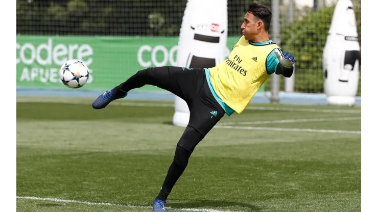 El costarricense estaría reconsiderando quedarse de llegar el belga Courtois