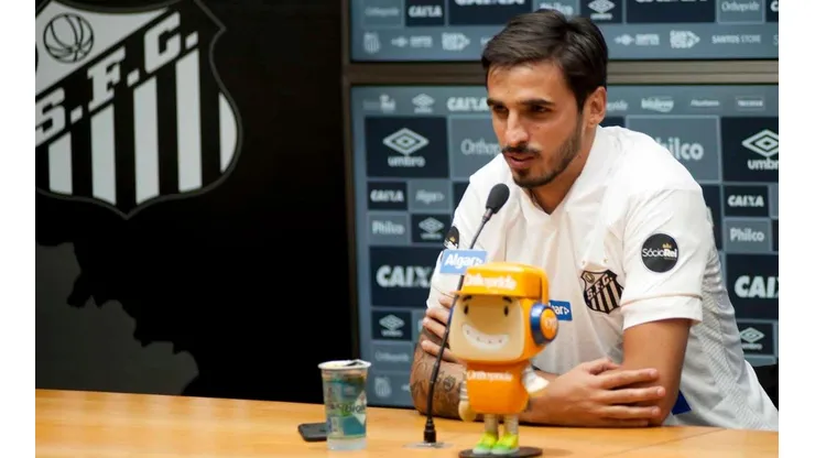 El mediocampista sería acompañado en el medio campo por el uruguayo Carlos Sánchez