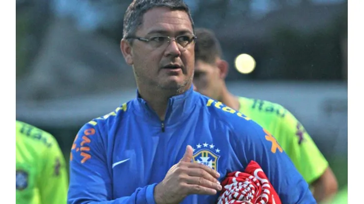 El actual director técnico de Paraná se unió a una lista liderada por Dunga