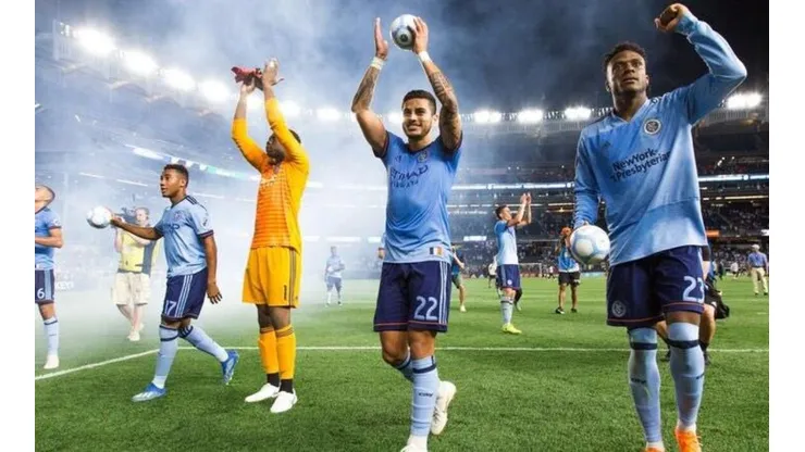 Matarrita (22) y Wallace (23) reaparecieron en la victoria en casa del City