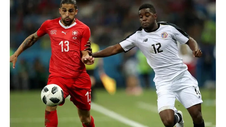 El delantero costarricense llegaría a Londres con la oferta de Lazio
