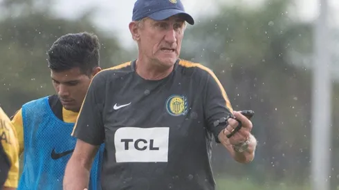 El estratega lleva dos semanas en suelo tico junto al club Rosario Central