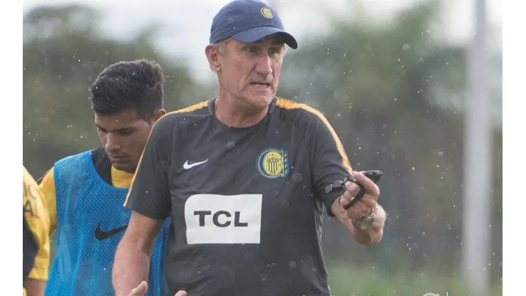El estratega lleva dos semanas en suelo tico junto al club Rosario Central