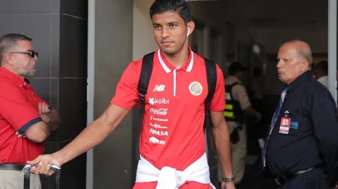 El volante fue cuestionado por varios aficionados a su regreso a Costa Rica