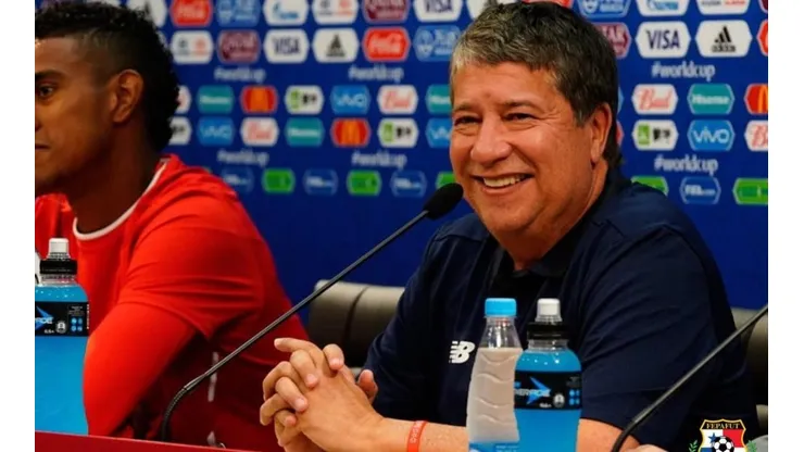 El colombiano tuvo la iniciativa de acercarse al banquillo rival y conversar con Southgate