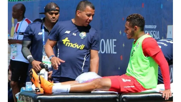 El joven delantero fue atendido de inmediato por el cuerpo médico de la selección