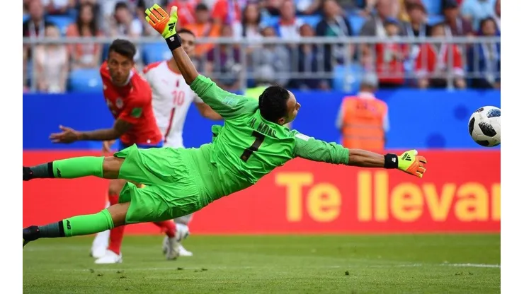 Keylor Navas fue factor clave para evitar una goleada ante Serbia