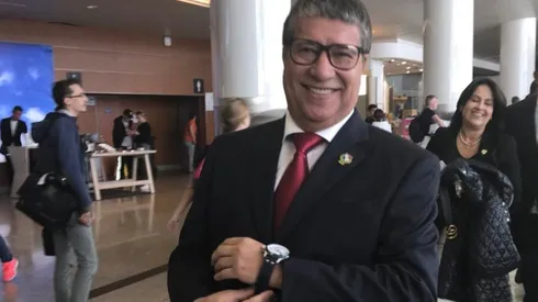 Gómez con una sonrisa al llegar a Moscú después de todo lo vivido en Noruega