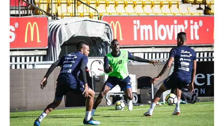 Panamá también se distrae un rato antes del mundial... No como sus vecinos del norte