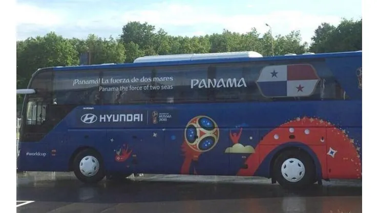 "La Fuerza de dos Mares" será la frase que acompañara a Panamá en el bus que ya esta esperando al seleccionado Canalero