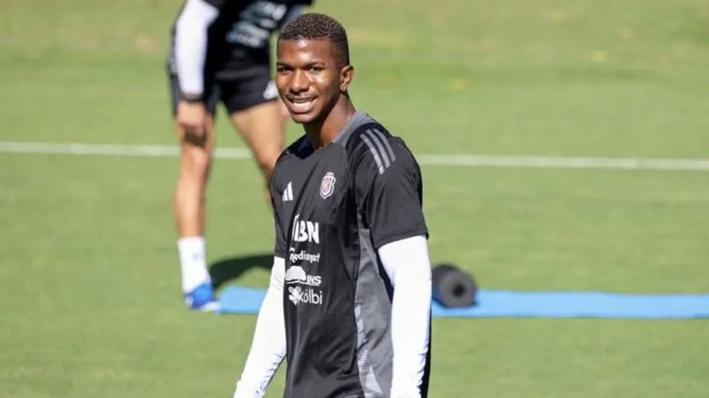 Jeyland Mitchell ya entrena con la Selección de Costa Rica.