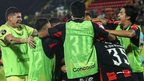 Alajuelense prepara la camiseta para un jugador de la Sele