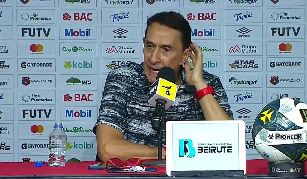 Guimaraes no ocultó su frustración tras el empate (FUTV).