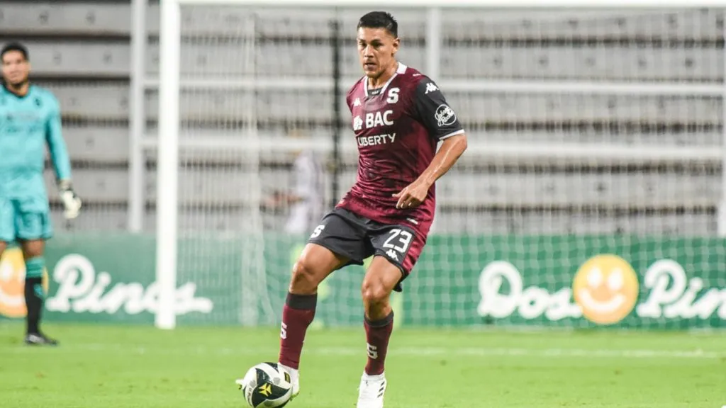 Oscar Duarte no podría jugar ante Alajuelense.